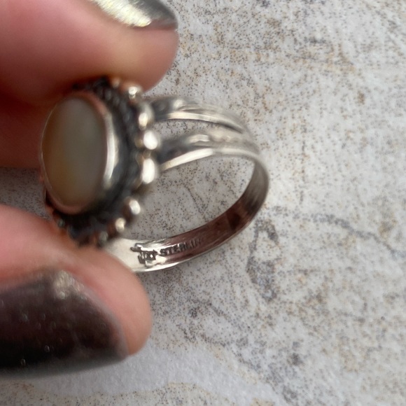 Mother of Pearl 5.5 Sterling Silver Ring - Picture 5 of 5